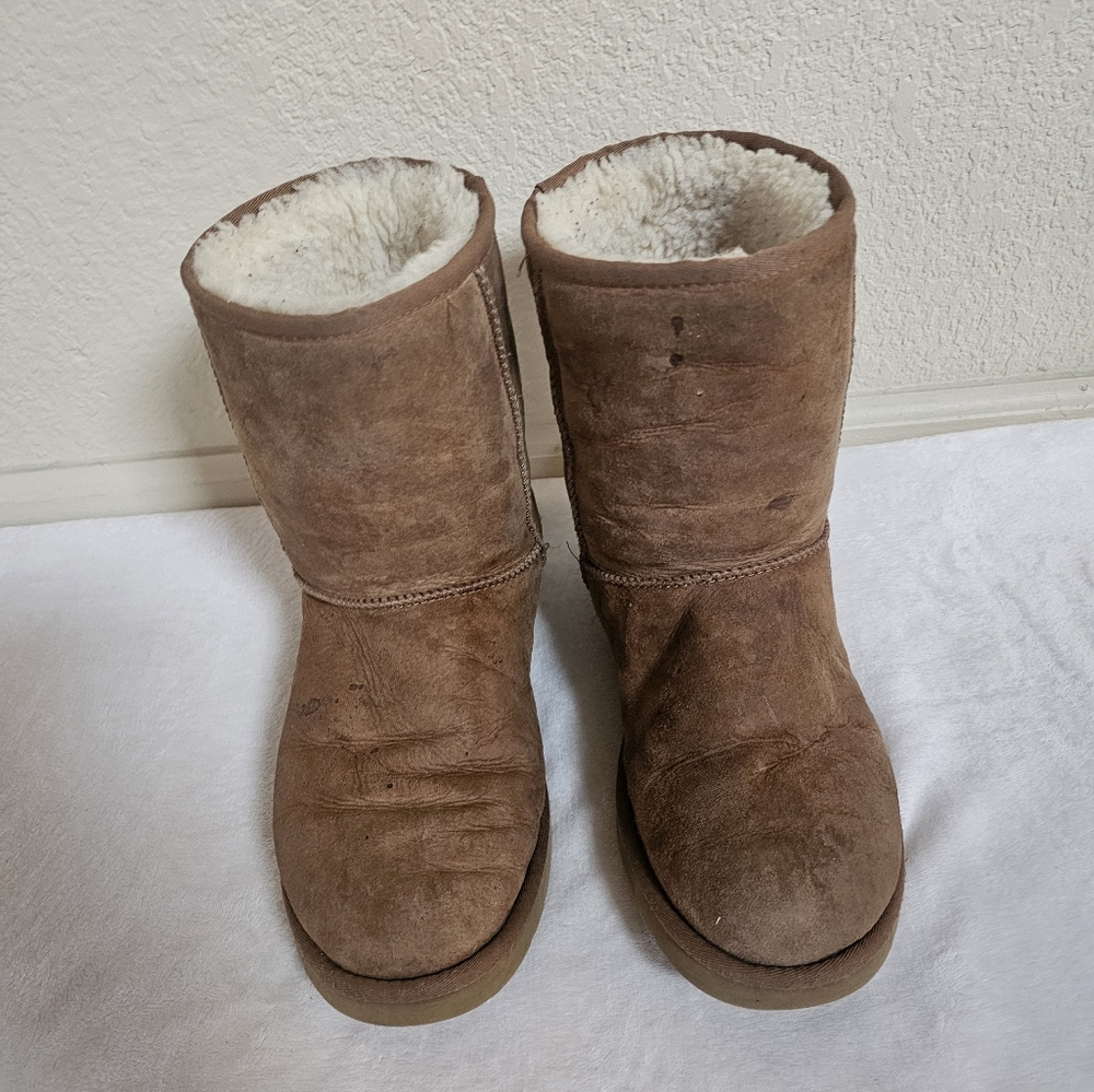 UGG Boots Womens Size 8 Classic Short Mid Calf Flats Brown Leather